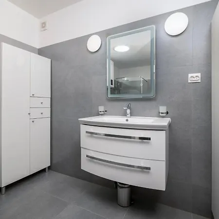 Apartment Amazing In With Kitchen
