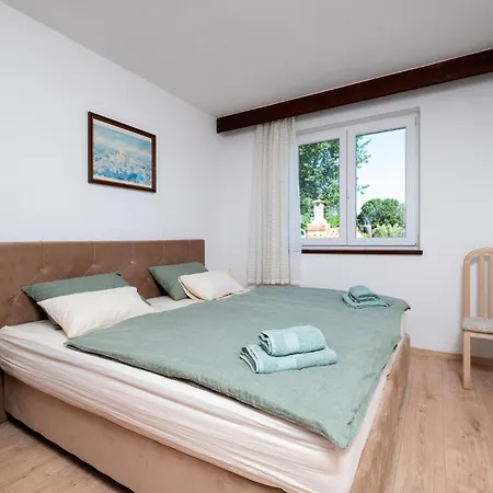 Amazing In With Kitchen Apartment *