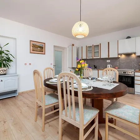 Amazing In With Kitchen Apartment