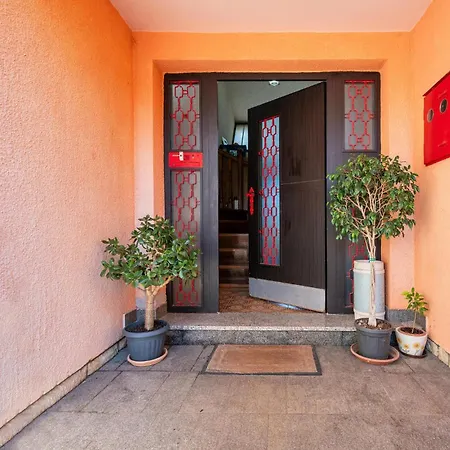 Amazing In With Kitchen Apartment *
