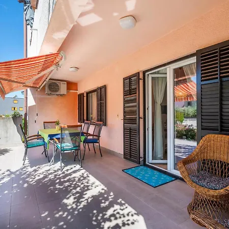 Amazing In With Kitchen Apartment