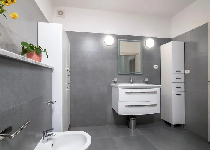 In With Wifi Apartman Valbandon