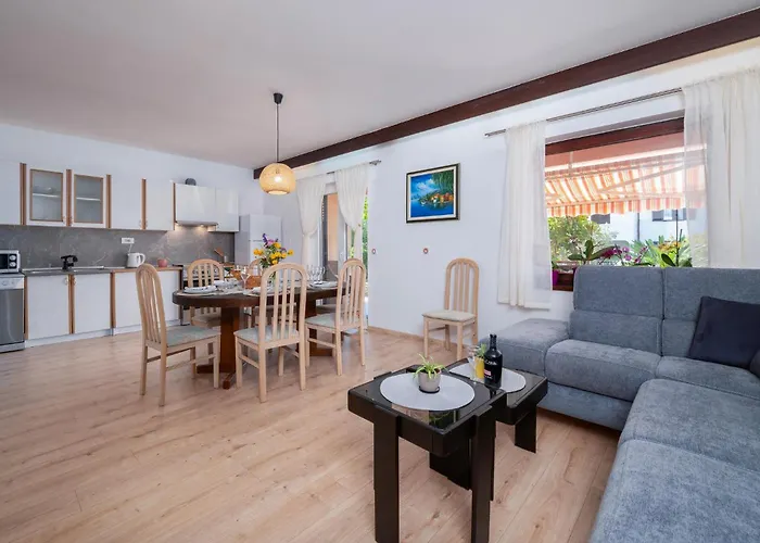 Apartman In With Wifi Valbandon