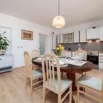 2 Bedroom Stunning In Apartament