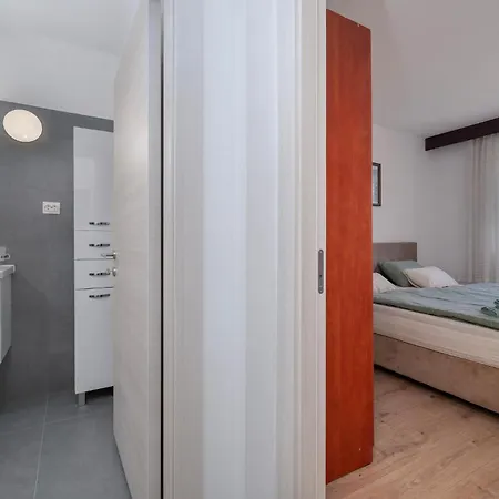 2 Bedroom Stunning In *
