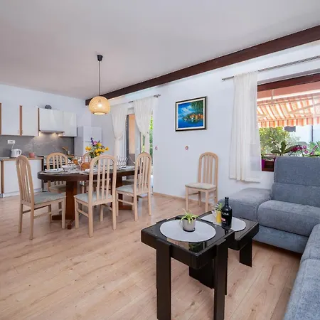 Apartment 2 Bedroom Stunning In Valbandon